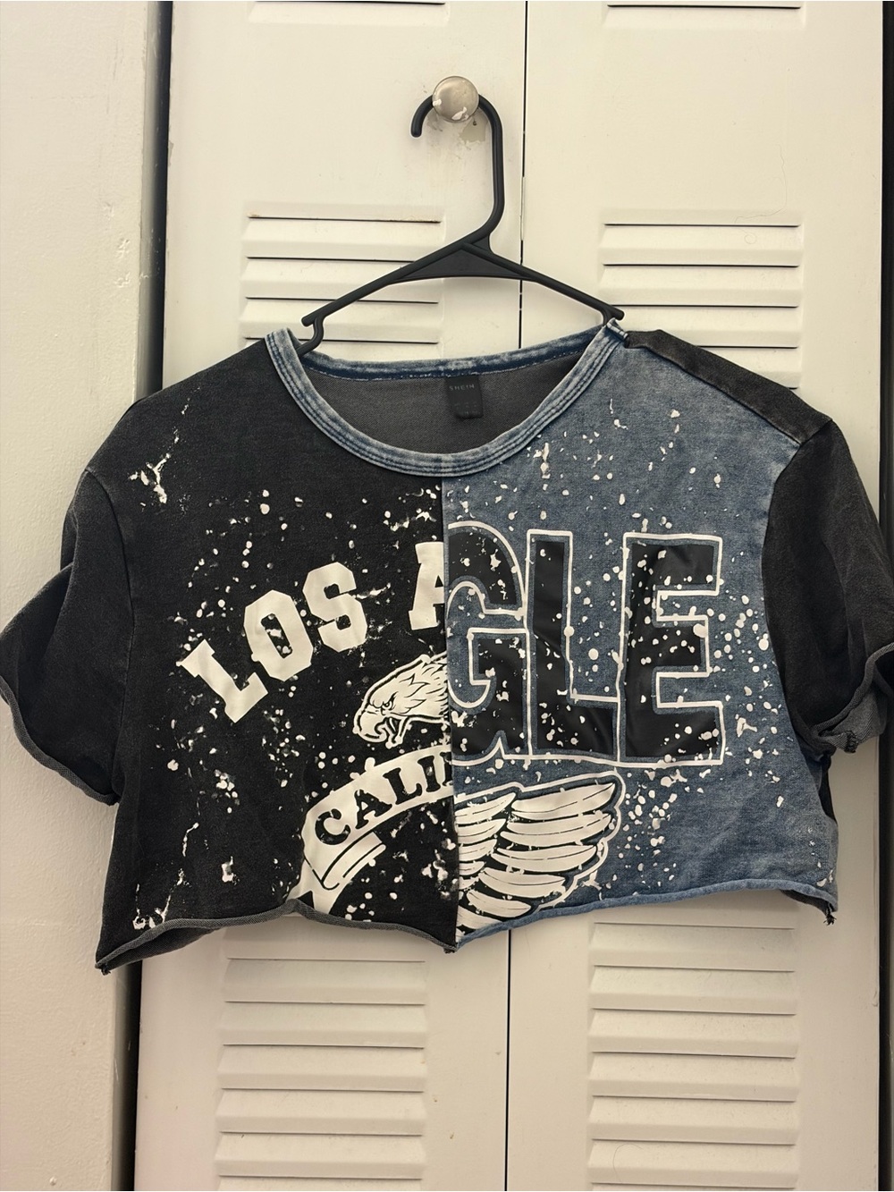 SHEIN Black & Blue Split Graphic Cropped Tee